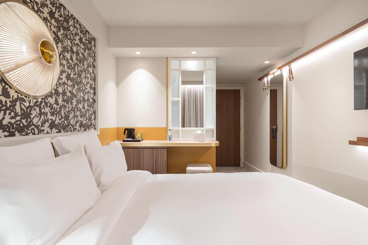 Hotel Yac Paris Clichy, A Member Of Radisson Individuals Екстериор снимка