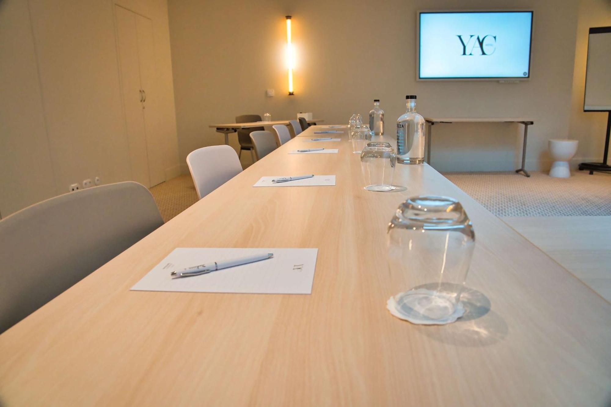 Hotel Yac Paris Clichy, A Member Of Radisson Individuals Екстериор снимка