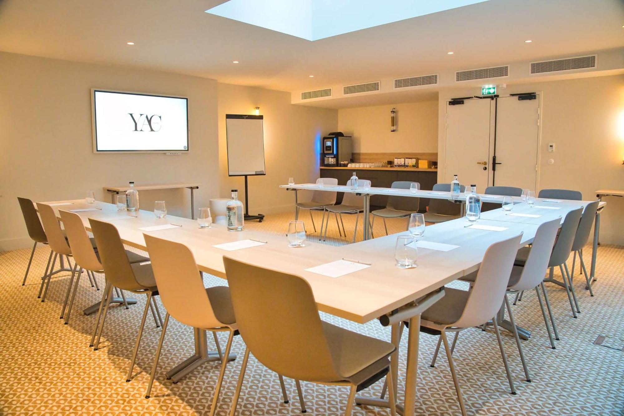 Hotel Yac Paris Clichy, A Member Of Radisson Individuals Екстериор снимка