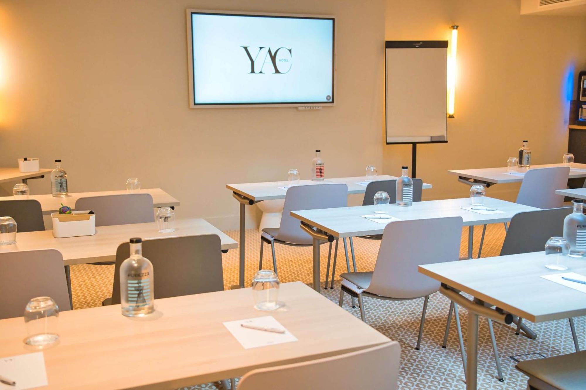 Hotel Yac Paris Clichy, A Member Of Radisson Individuals Екстериор снимка