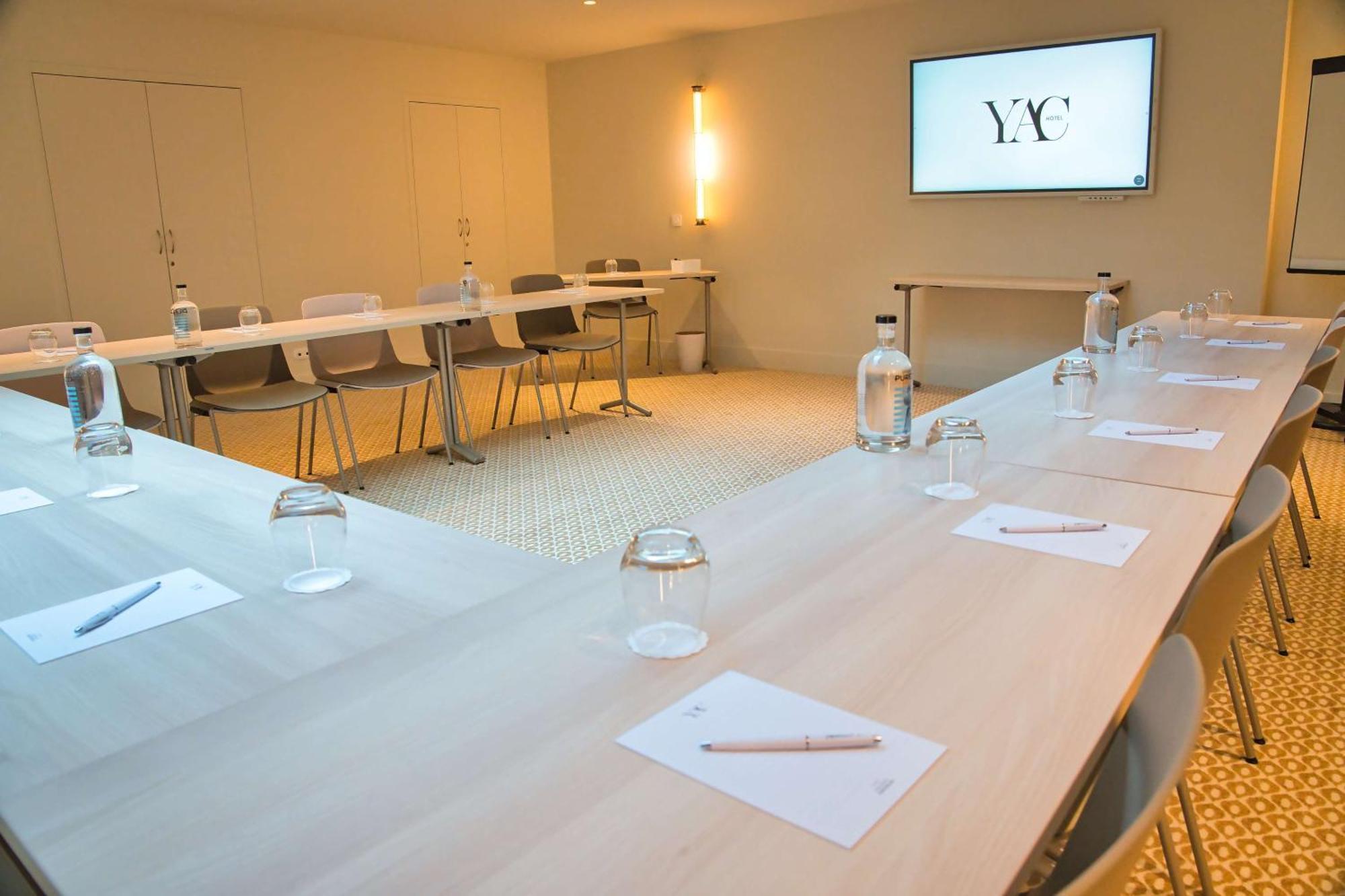 Hotel Yac Paris Clichy, A Member Of Radisson Individuals Екстериор снимка